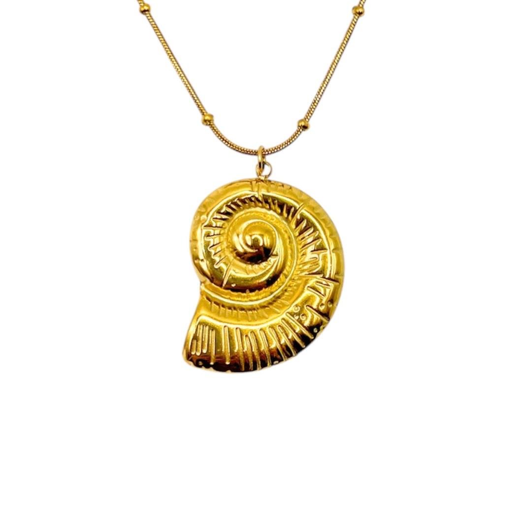 Collar Caracol en Dorado con Cadena de Bolitas